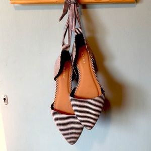 NWOT linen-esque blue/white striped pointy toe flats w/ tie at ankle. Sz 7.5.